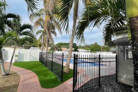 Снять в аренду виллу или дом в Холливуд, Флорида 1 спальня, 83.61м2, № 1965001 - фото 15