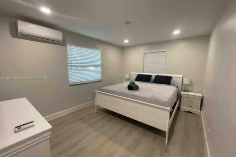 Снять в аренду виллу или дом в Холливуд, Флорида 1 спальня, 83.61м2, № 1965001 - фото 3