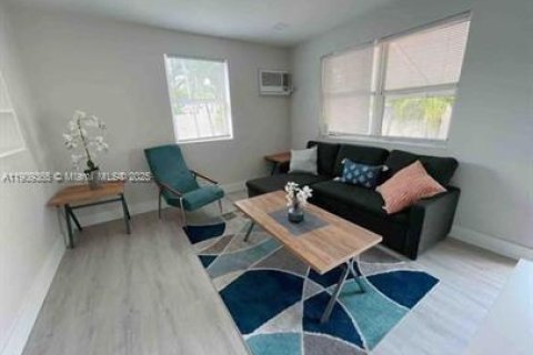 Снять в аренду виллу или дом в Холливуд, Флорида 1 спальня, 83.61м2, № 1965001 - фото 4