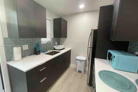 Снять в аренду виллу или дом в Холливуд, Флорида 1 спальня, 83.61м2, № 1965001 - фото 7