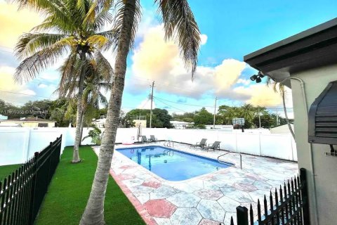 Снять в аренду виллу или дом в Холливуд, Флорида 1 спальня, 83.61м2, № 1965001 - фото 14