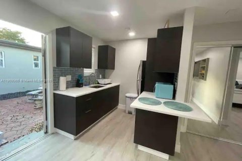 Снять в аренду виллу или дом в Холливуд, Флорида 1 спальня, 83.61м2, № 1965001 - фото 2