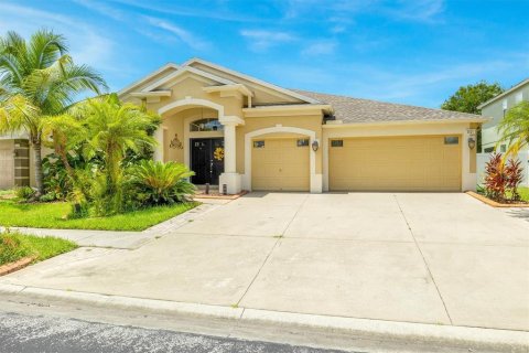 Villa ou maison à Wesley Chapel, Floride 4 chambres, 253.53 m2 № 2366558