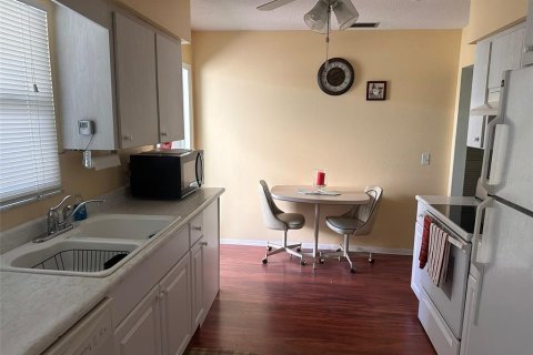 Condo in Bradenton Beach, Florida, 1 bedroom  № 1570542 - photo 10