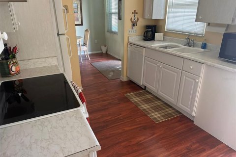 Condo in Bradenton Beach, Florida, 1 bedroom  № 1570542 - photo 5