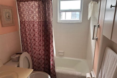 Condo in Bradenton Beach, Florida, 1 bedroom  № 1570542 - photo 12