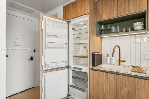 Condominio en venta en Miami, Florida, 45.71 m2 № 2369773 - foto 10