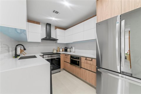 Casa en alquiler en Hollywood, Florida, 4 dormitorios, 152.36 m2 № 2013573 - foto 18