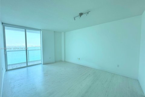 Condo in Miami, Florida, 2 bedrooms  № 2032673 - photo 5