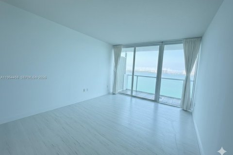 Condo in Miami, Florida, 2 bedrooms  № 2032673 - photo 3