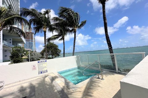 Condo in Miami, Florida, 2 bedrooms  № 2032673 - photo 17