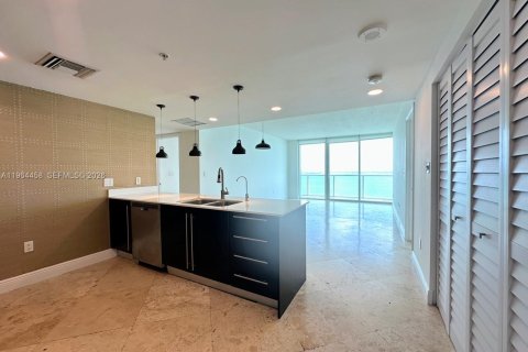 Condo in Miami, Florida, 2 bedrooms  № 2032673 - photo 11