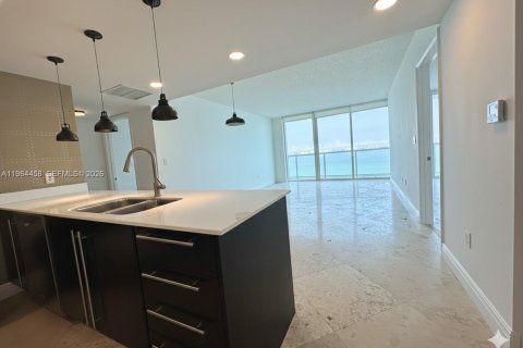 Condo in Miami, Florida, 2 bedrooms  № 2032673 - photo 6