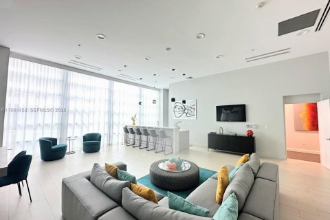 Condo in Miami, Florida, 2 bedrooms  № 2032673 - photo 20