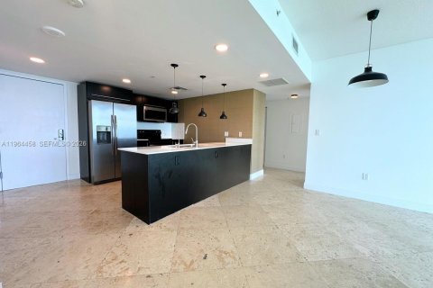 Condo in Miami, Florida, 2 bedrooms  № 2032673 - photo 13