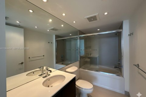 Condo in Miami, Florida, 2 bedrooms  № 2032673 - photo 4