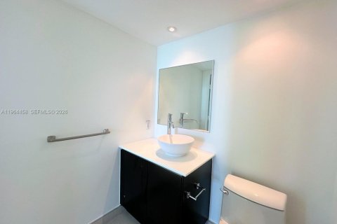 Condo in Miami, Florida, 2 bedrooms  № 2032673 - photo 10