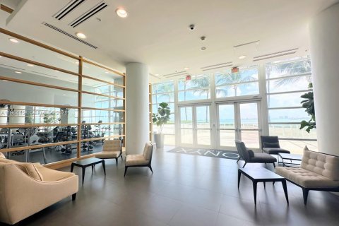 Condo in Miami, Florida, 2 bedrooms  № 2032673 - photo 19