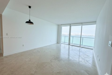 Condo in Miami, Florida, 2 bedrooms  № 2032673 - photo 2
