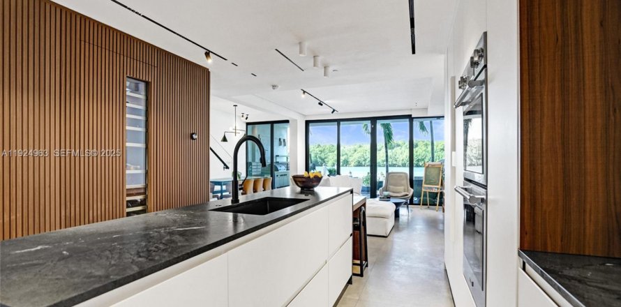 Кондоминиум с 4 спальнями в Санни-Айлс-Бич, Флорида № 1990261