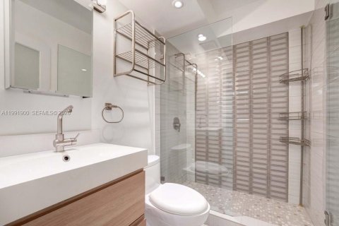 Condominio en alquiler en Miami Beach, Florida, 2 dormitorios, 96.43 m2 № 2056637 - foto 15