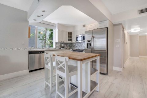 Condominio en alquiler en Miami Beach, Florida, 2 dormitorios, 96.43 m2 № 2056637 - foto 6