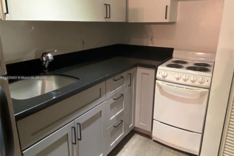 Condo in Miami Beach, Florida  № 1800907 - photo 5