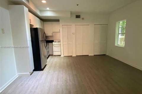 Condo in Miami Beach, Florida  № 1800907 - photo 9