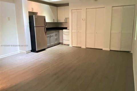 Condo in Miami Beach, Florida  № 1800907 - photo 2