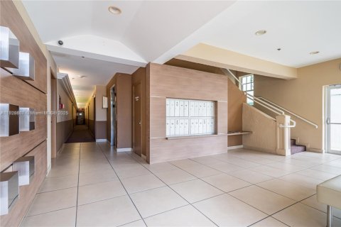 Condo in Miami Beach, Florida  № 1800907 - photo 12
