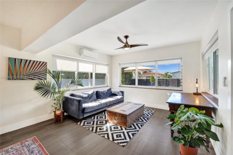 Casa en venta en Hollywood, Florida, 2 dormitorios, 113.34 m2 № 1834509 - foto 16