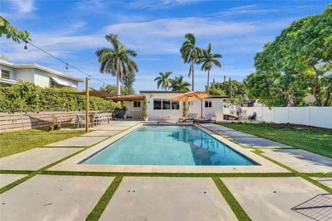 Casa en venta en Hollywood, Florida, 2 dormitorios, 113.34 m2 № 1834509 - foto 2