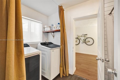 Casa en venta en Hollywood, Florida, 2 dormitorios, 113.34 m2 № 1834509 - foto 24