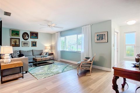 House in Sarasota, Florida 2 bedrooms, 138.05 sq.m. № 1824203 - photo 5