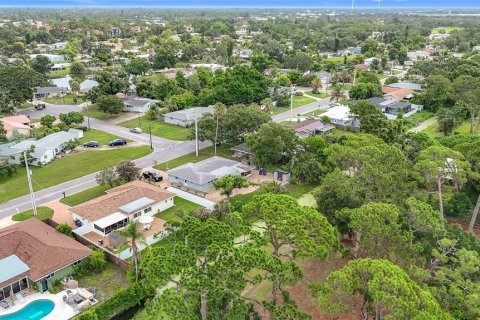 House in Sarasota, Florida 2 bedrooms, 138.05 sq.m. № 1824203 - photo 29