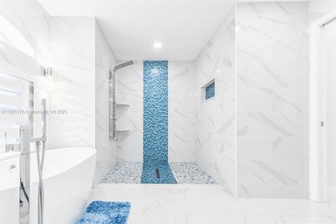 Casa en venta en Port Charlotte, Florida, 3 dormitorios, 201.23 m2 № 1982486 - foto 7