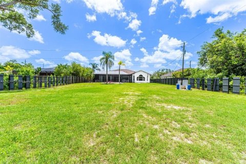 Casa en venta en Port Charlotte, Florida, 3 dormitorios, 201.23 m2 № 1982486 - foto 5