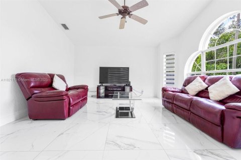 Casa en venta en Port Charlotte, Florida, 3 dormitorios, 201.23 m2 № 1982486 - foto 25