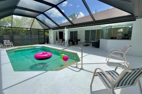 Casa en venta en Port Charlotte, Florida, 3 dormitorios, 201.23 m2 № 1982486 - foto 4