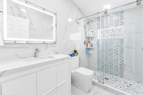 Casa en venta en Port Charlotte, Florida, 3 dormitorios, 201.23 m2 № 1982486 - foto 19