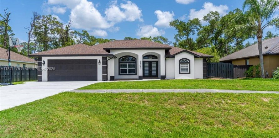 Casa en Port Charlotte, Florida 3 dormitorios, 201.23 m2 № 1982486