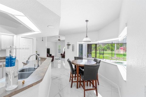 Casa en venta en Port Charlotte, Florida, 3 dormitorios, 201.23 m2 № 1982486 - foto 28