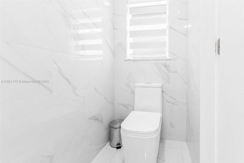 Casa en venta en Port Charlotte, Florida, 3 dormitorios, 201.23 m2 № 1982486 - foto 14