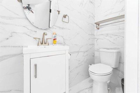 Casa en venta en Port Charlotte, Florida, 3 dormitorios, 201.23 m2 № 1982486 - foto 30