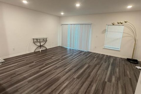 Touwnhouse à vendre à Tampa, Floride: 3 chambres, 151.9 m2 № 2234257 - photo 7