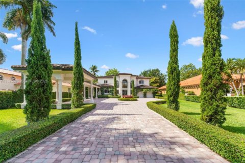 Villa ou maison à vendre à Miami, Floride: 5 chambres, 524.62 m2 № 2270088 - photo 3