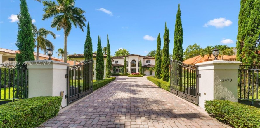 Villa ou maison à Miami, Floride 5 chambres, 524.62 m2 № 2270088