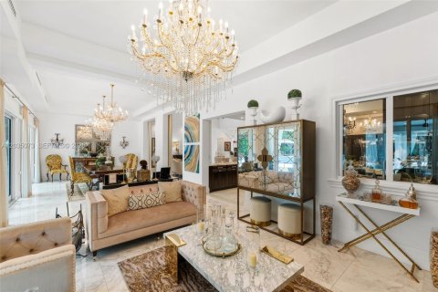 Villa ou maison à vendre à Miami, Floride: 5 chambres, 524.62 m2 № 2270088 - photo 18