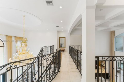 Villa ou maison à vendre à Miami, Floride: 5 chambres, 524.62 m2 № 2270088 - photo 25