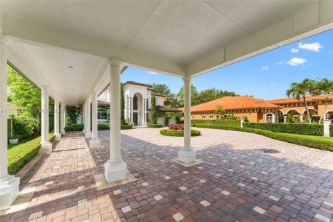 Villa ou maison à vendre à Miami, Floride: 5 chambres, 524.62 m2 № 2270088 - photo 4